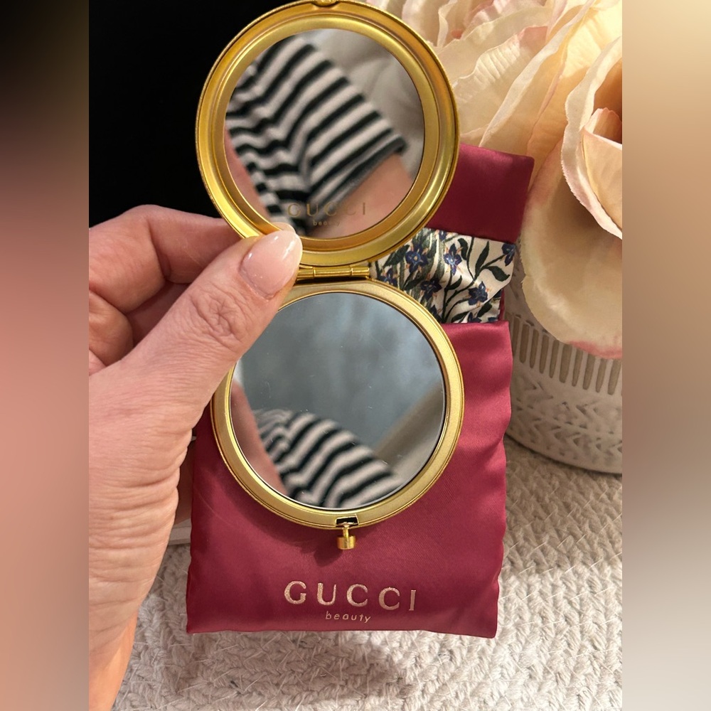 Gucci Beauty | NEW & Sealed Gold Mirror with Floral Pink Pouch ⭐️ - Picture 10 of 11
